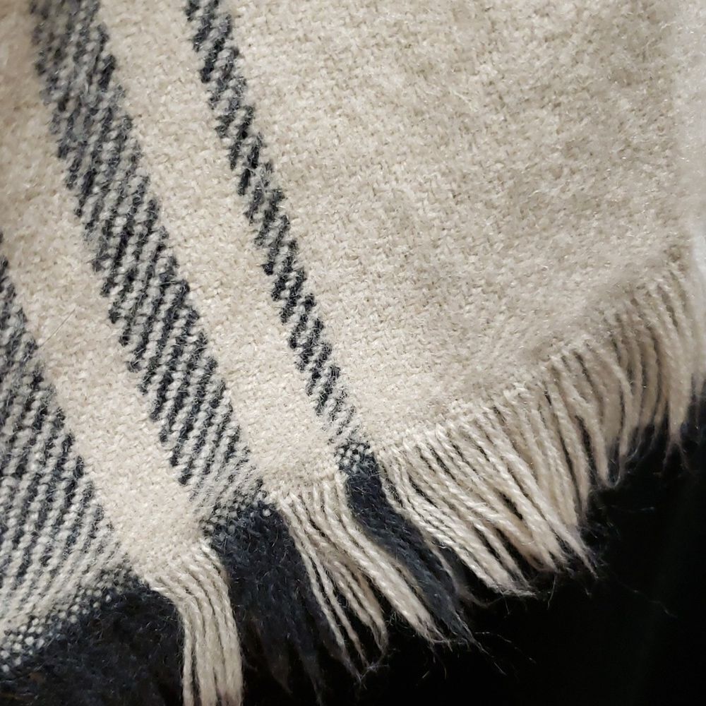 Timless Classic Plaid Shawl Wrap sz OS - Picture 4 of 6